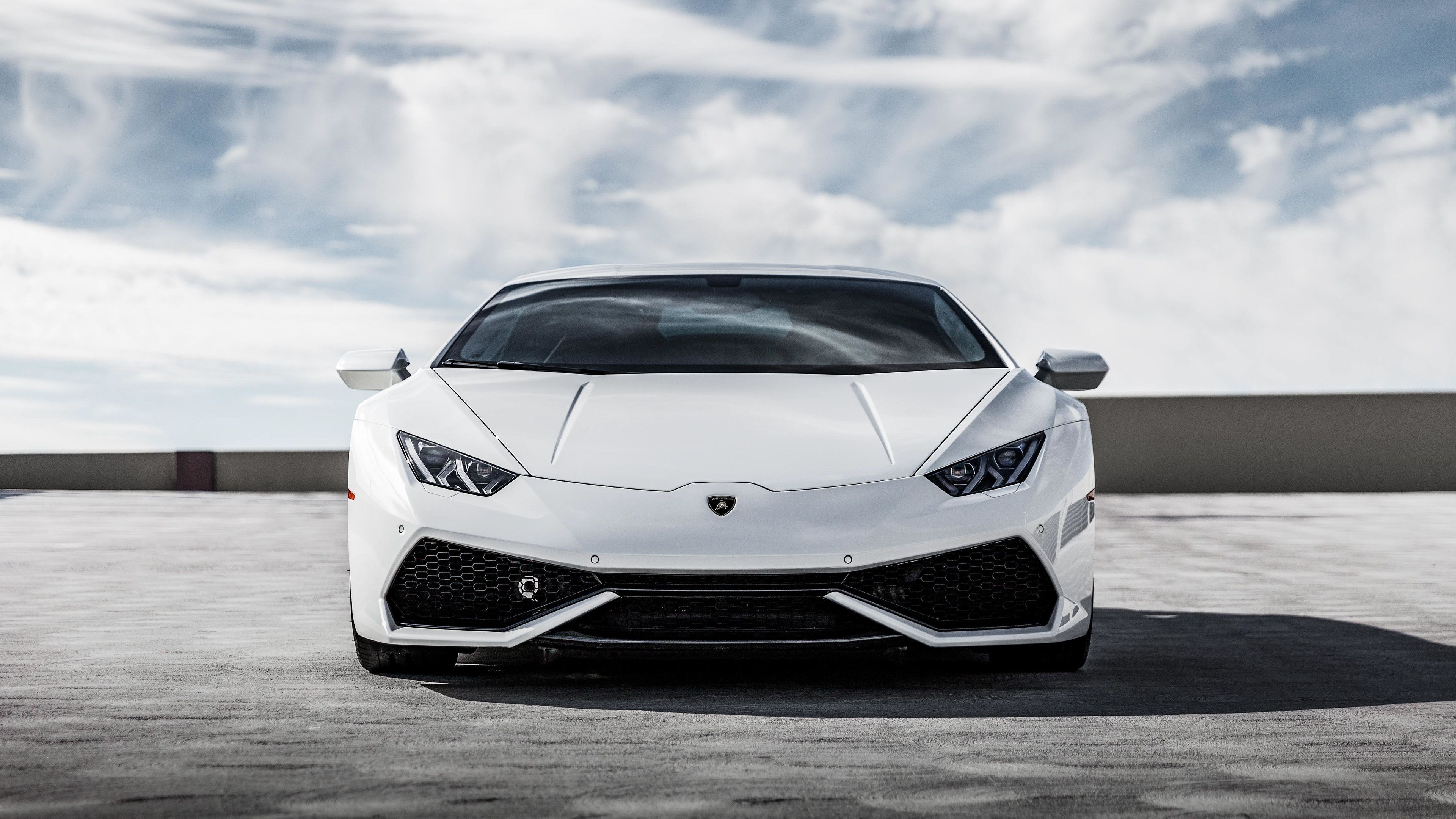 White Lambo Huracan Wallpapers