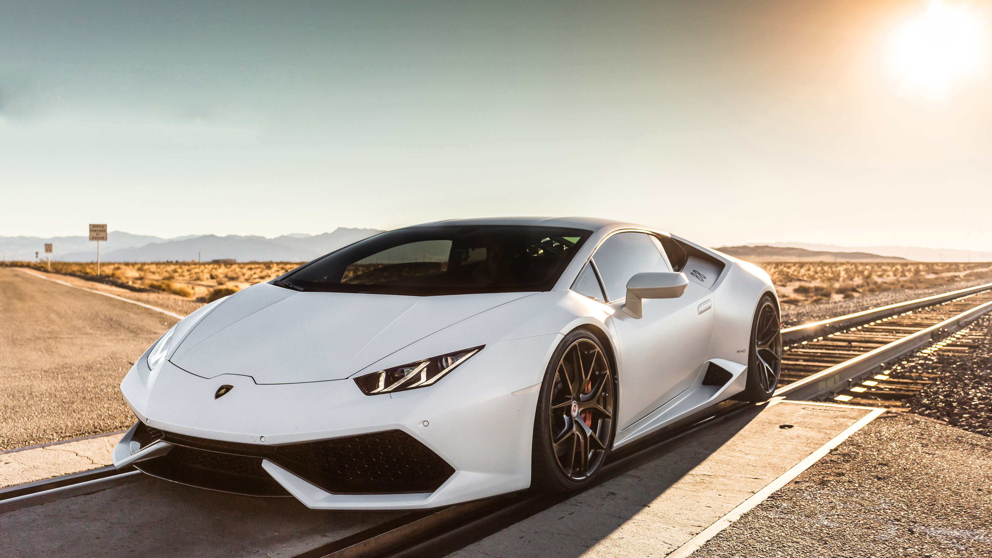 White Lambo Huracan Wallpapers