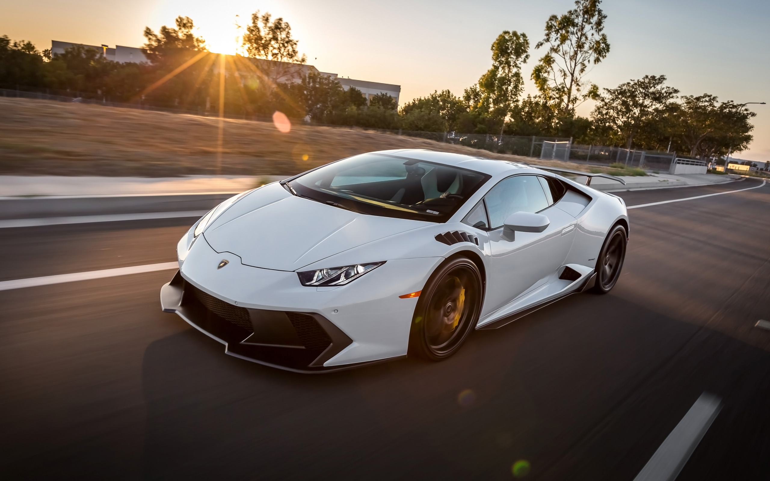 White Lambo Huracan Wallpapers