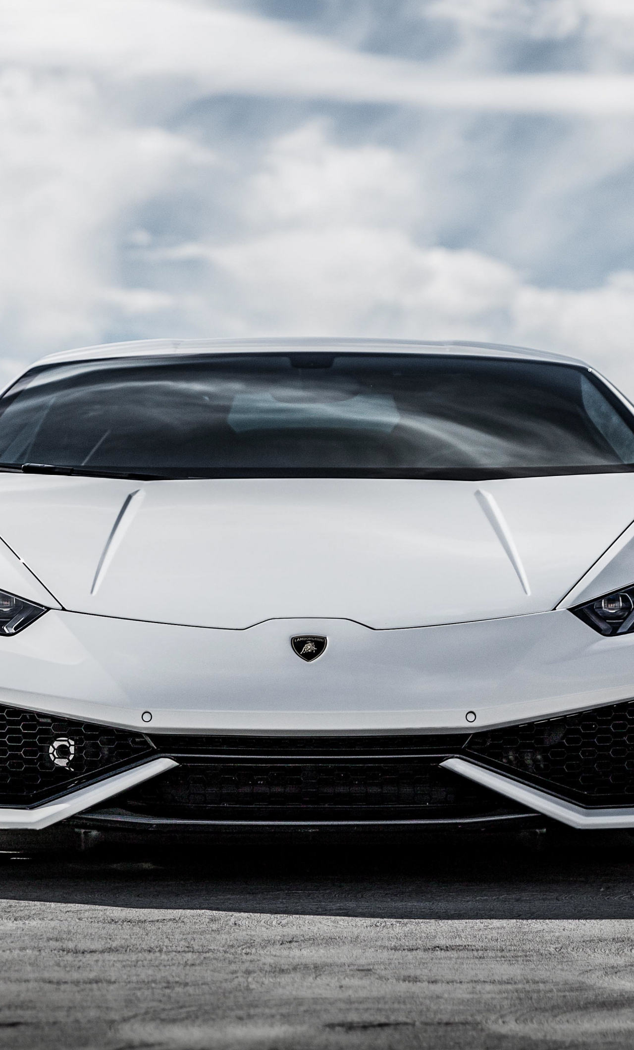 White Lambo Huracan Wallpapers