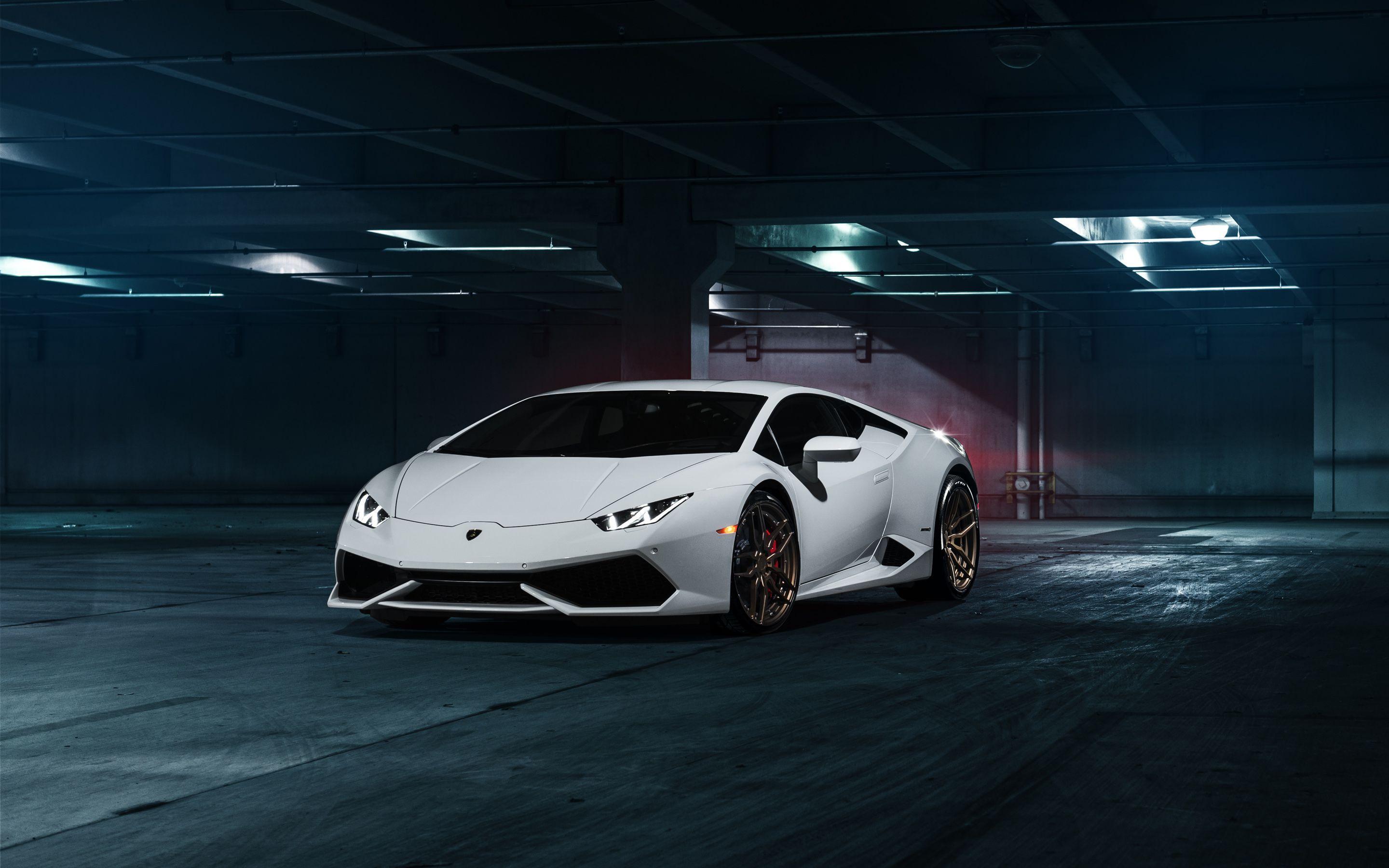 White Lambo Huracan Wallpapers