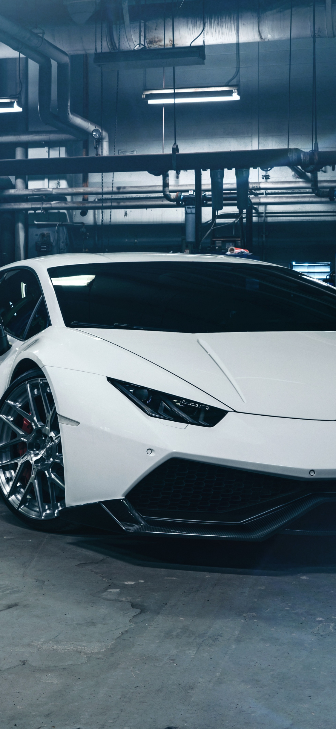 White Lambo Huracan Wallpapers