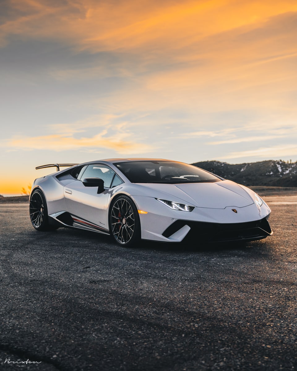 White Lambo Huracan Wallpapers