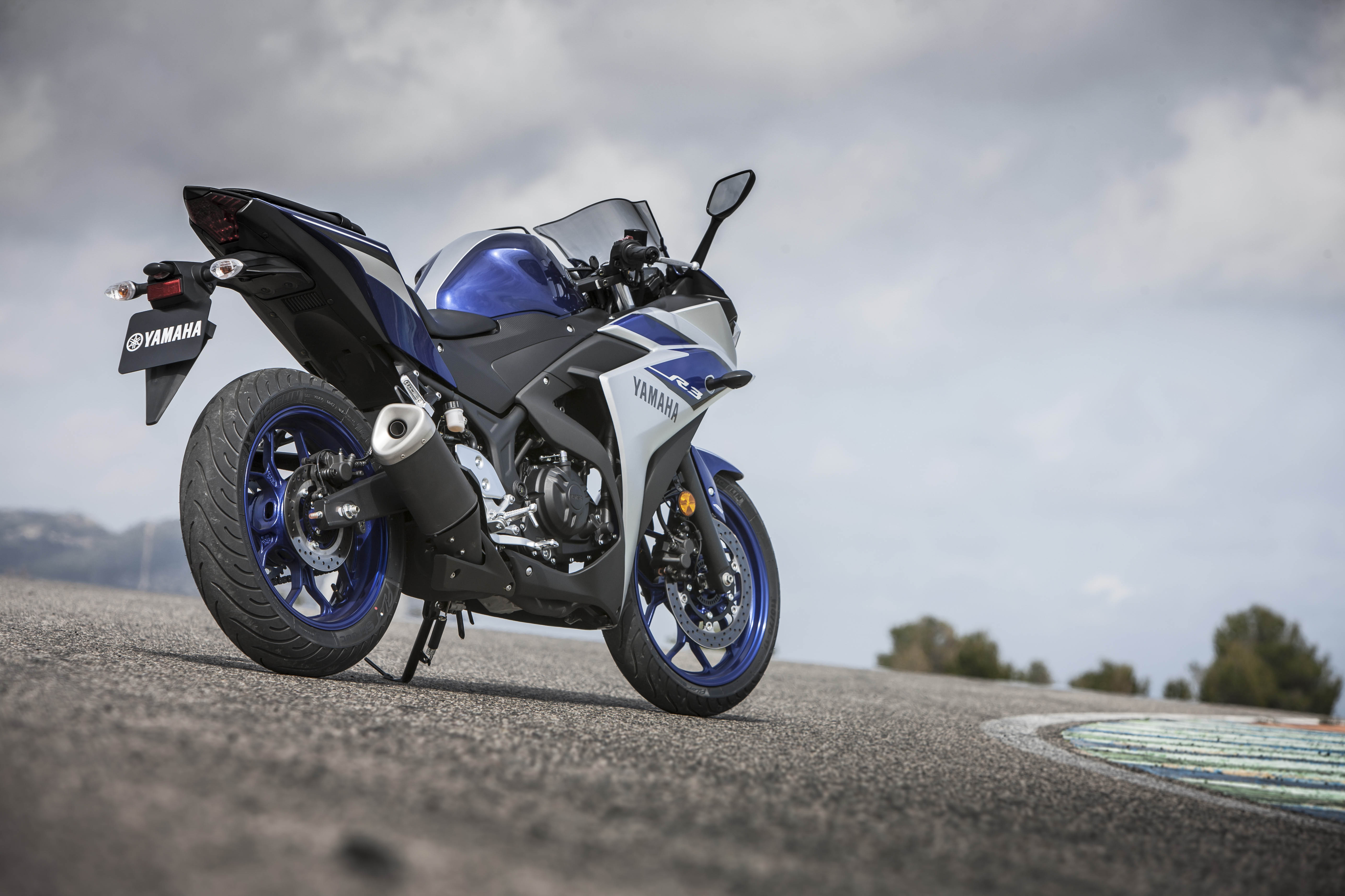 Yamaha R3 Wallpapers