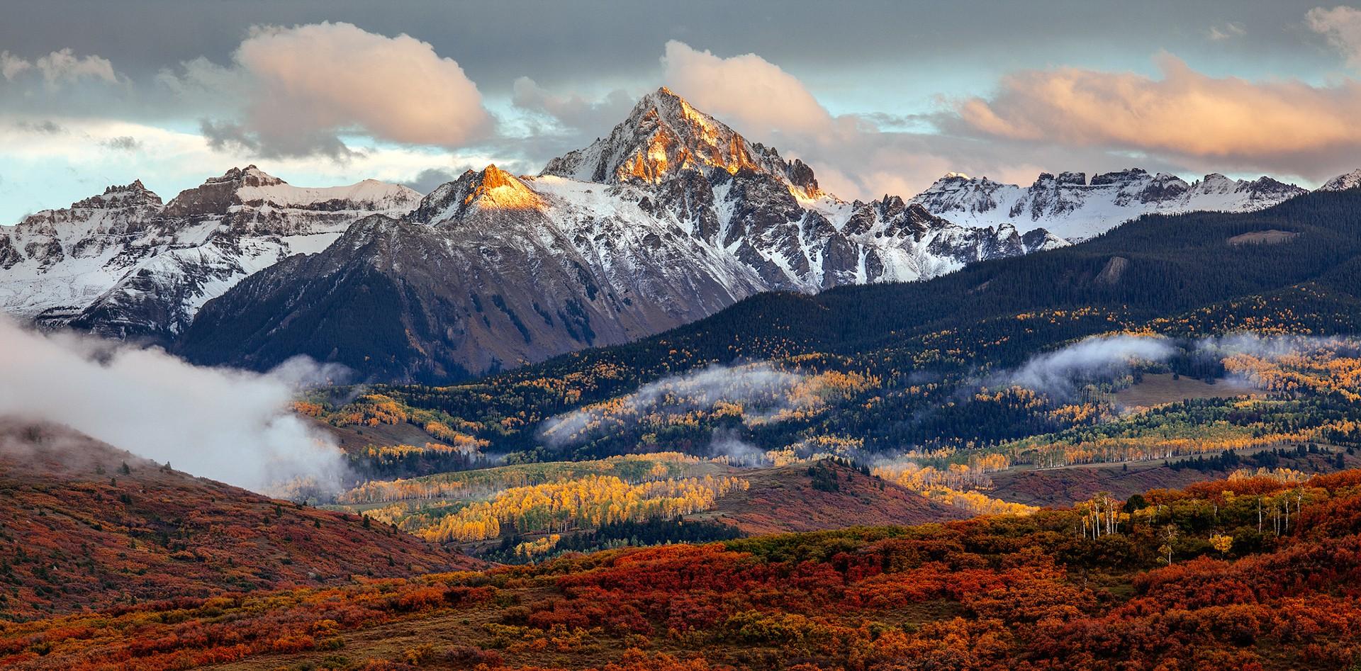 Colorado Mountains Background